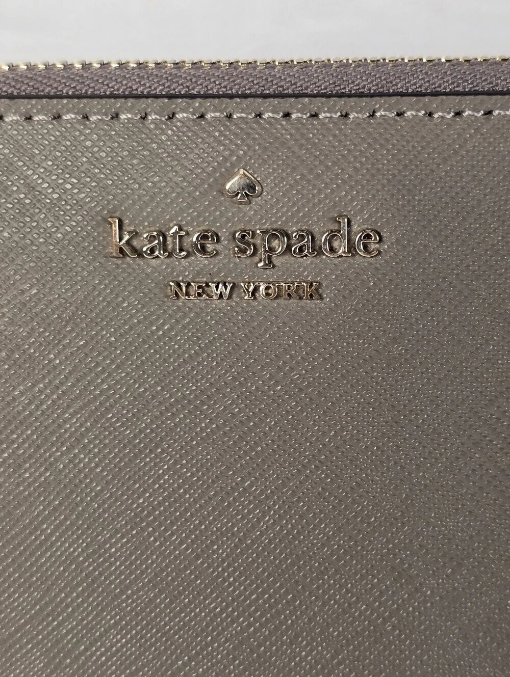 NWT Kate Spade New York Taupe Saffiano Leather L-Zip Card Holder With Keychain